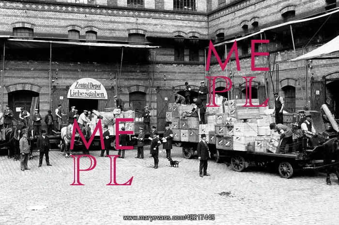 : Central collection point for war donations in Berlin, 1915 : Central collection point for war donations in Berlin, 1915