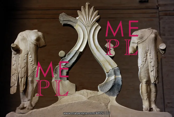 : Central coronation of the west pediment of the Temple of Aeg : Central coronation of the west pediment of the Temple of Aeg