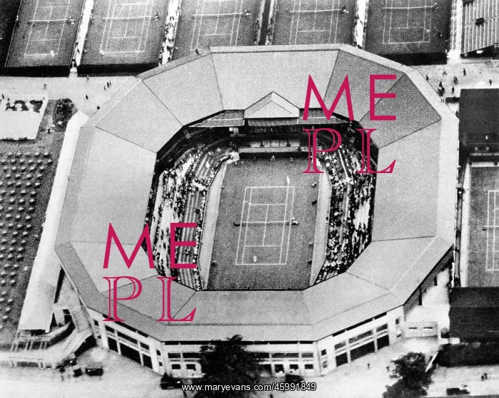 : Centre court at Wimbledon : Centre court at Wimbledon