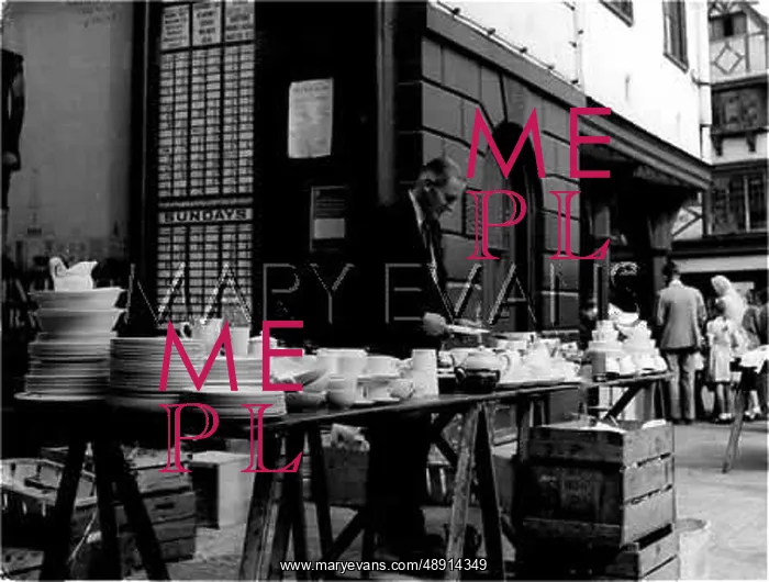 : CERAMICS STALL 1950S : CERAMICS STALL 1950S