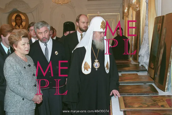  : Ceremony for assignation of icons