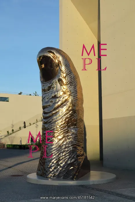 : Cesar sculpture, La Seine Musicale, Boulogne-Billancourt : Cesar sculpture, La Seine Musicale, Boulogne-Billancourt