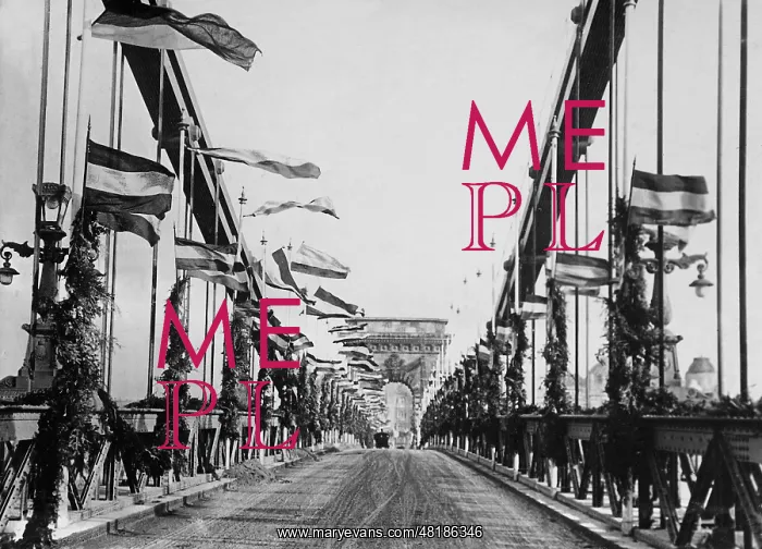 : The Chain Bridge in Budapest, 1926 : The Chain Bridge in Budapest, 1926