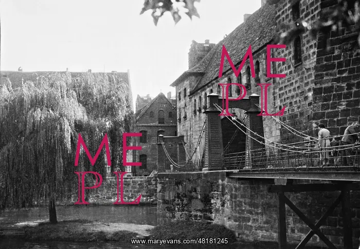 : Chain bridge in Nuremberg, 1934 : Chain bridge in Nuremberg, 1934