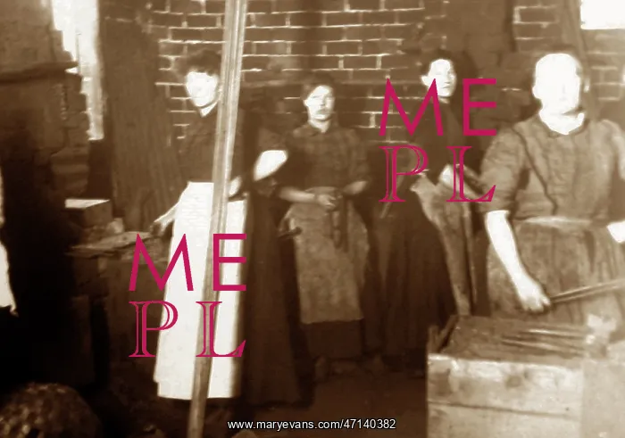 : Chainmakers, Cradley heath, Birmingham : Chainmakers, Cradley heath, Birmingham
