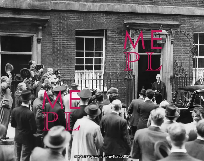 : Chamberlain at 10 Downing Street after returning from Ba : Chamberlain at 10 Downing Street after returning from Ba