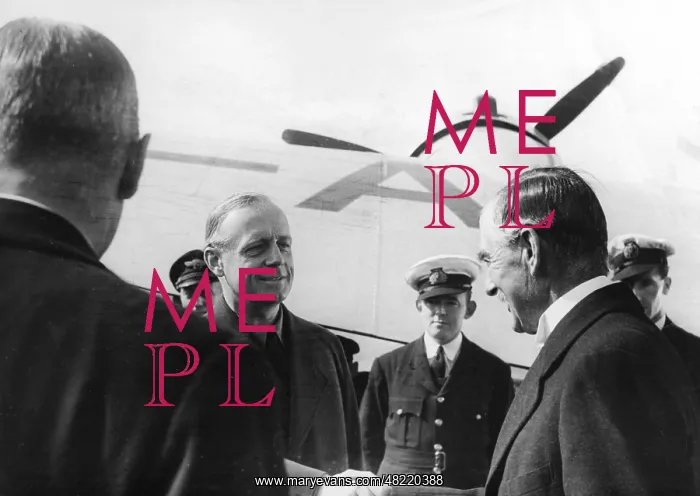 : Chamberlain says goodbye to Ribbentrop at the Cologne ai : Chamberlain says goodbye to Ribbentrop at the Cologne ai