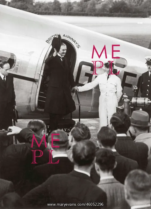 : Chamberlain on his way to a meeting with Hitler : Chamberlain on his way to a meeting with Hitler