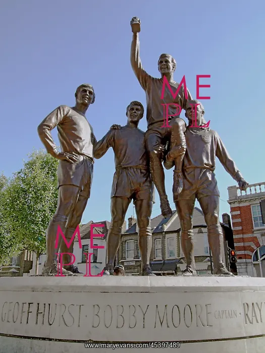 : Champions Statue, Barking Road, Upton Park, Newham, London : Champions Statue, Barking Road, Upton Park, Newham, London