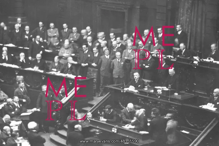 : Chancellor Bruening holding a speech, 1932 : Chancellor Bruening holding a speech, 1932
