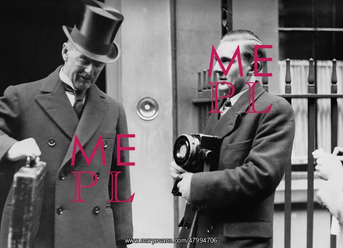 : Chancellor of the Exchequer Chamberlain left the Downing : Chancellor of the Exchequer Chamberlain left the Downing
