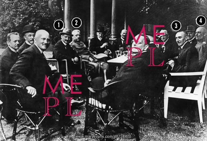 : Chancellor Michaelis with Hindenburg, Helfferich and Lud : Chancellor Michaelis with Hindenburg, Helfferich and Lud