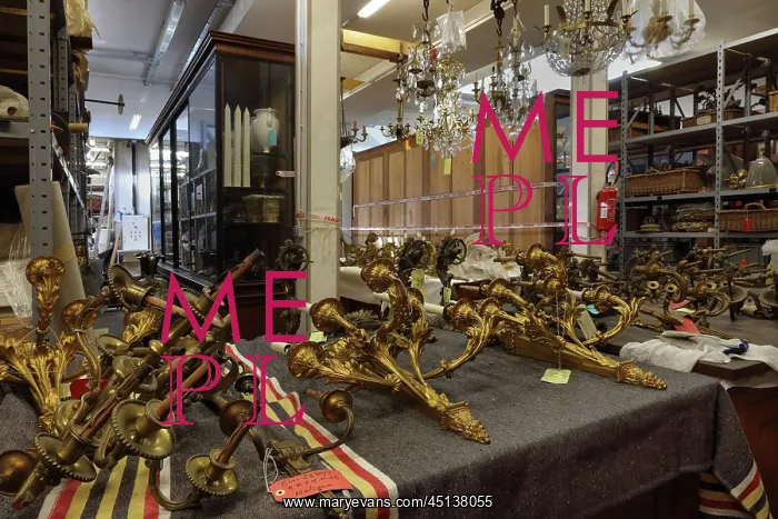 : Chandelier and clock storage, Batiment Perret : Chandelier and clock storage, Batiment Perret