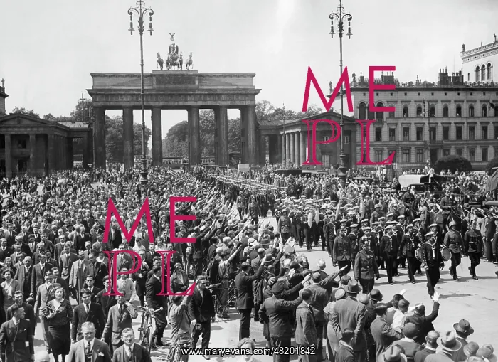 : Change of guards in front of Gate Brandenburg, 1933 : Change of guards in front of Gate Brandenburg, 1933