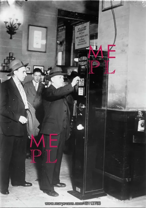 : A change machine with a voice taht : A change machine with a voice taht