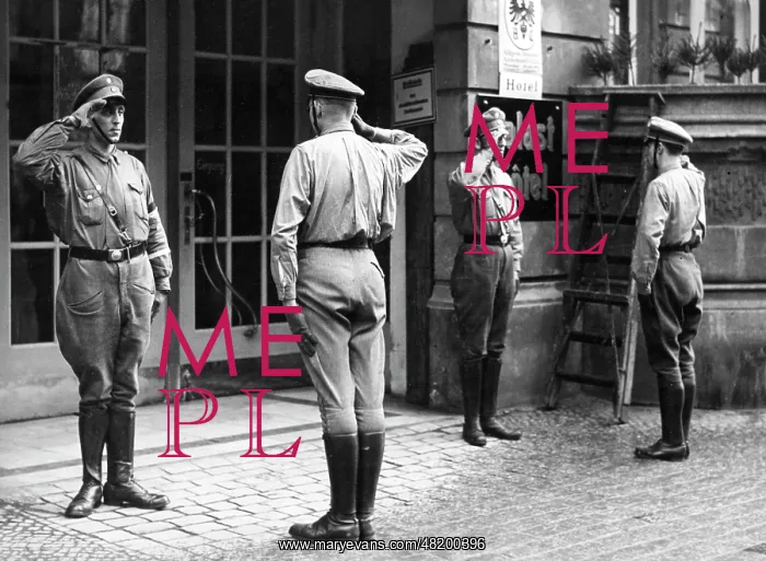 : Changing of the guards in front of the DNVP quarters, 1933 : Changing of the guards in front of the DNVP quarters, 1933