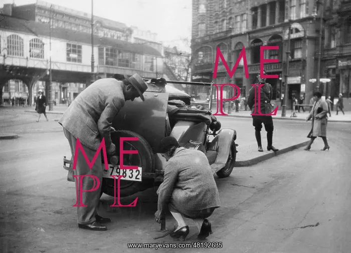 : Changing tires, 1931 : Changing tires, 1931