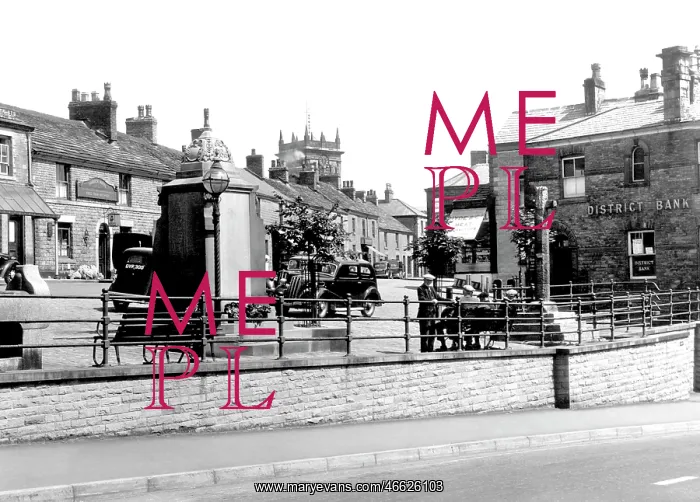  : Chapel-en-le-Frith, Market Place c1940