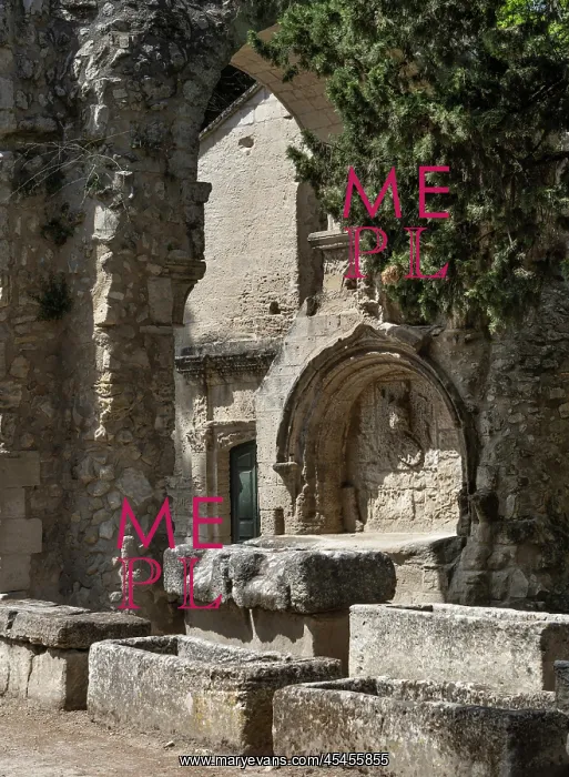  : Chapelle Saint-Accurse, Alyscamps necropolis, Arles, France