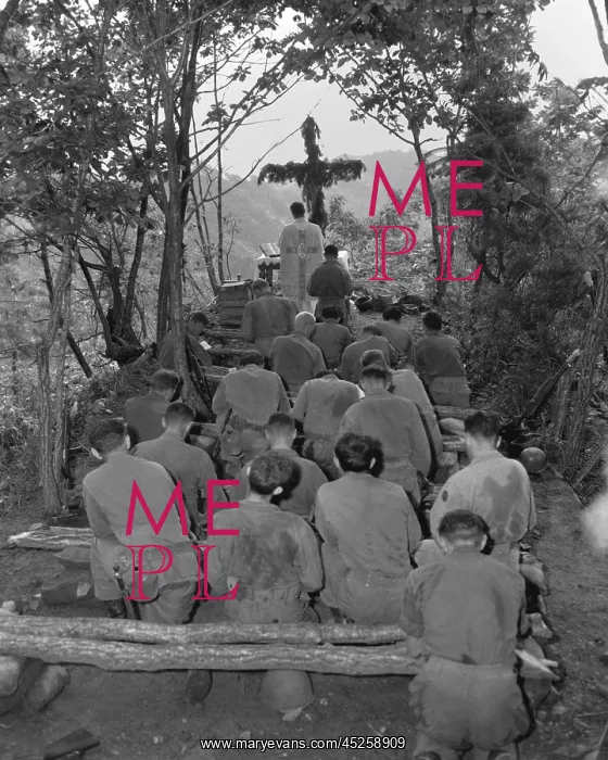 : Chaplain conducts services north of Hwachon, Korea : Chaplain conducts services north of Hwachon, Korea