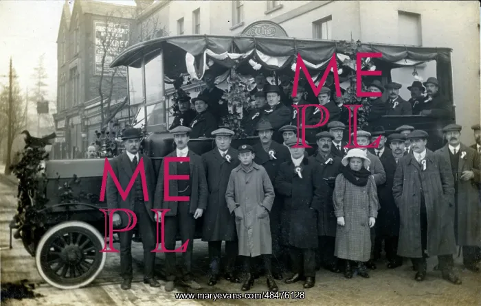 : Charabanc Outing, Thornton Heath, Surrey : Charabanc Outing, Thornton Heath, Surrey
