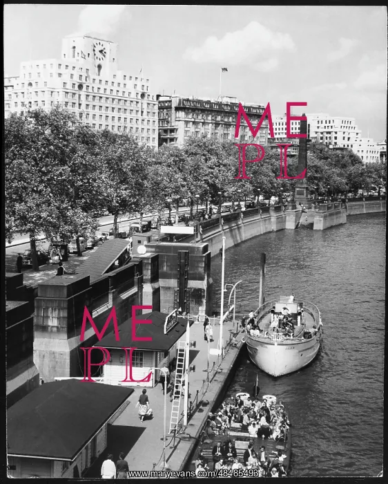 : CHARING CROSS PIER 1950S : CHARING CROSS PIER 1950S
