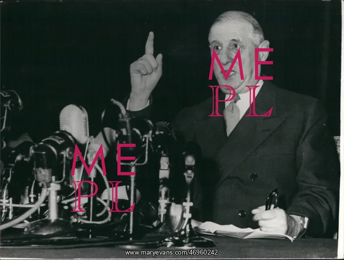 : Charles de Gaulle giving speech in Paris, Algerian crisis : Charles de Gaulle giving speech in Paris, Algerian crisis