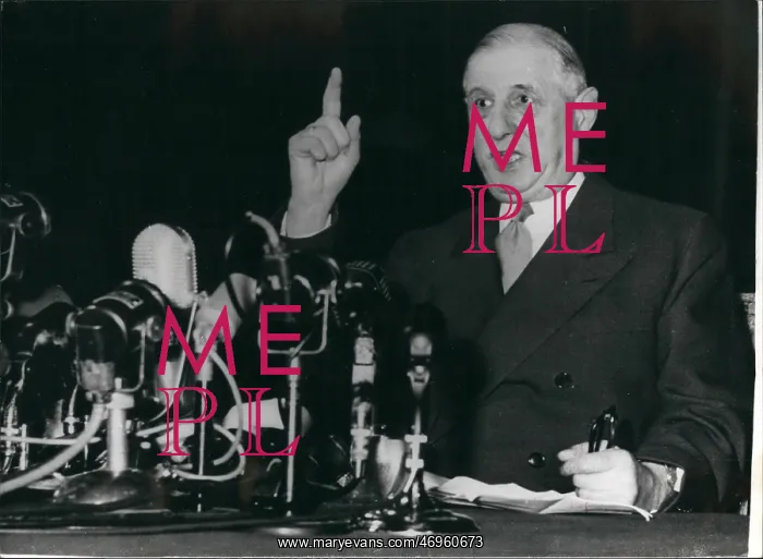 : Charles de Gaulle giving speech in Paris, Algerian crisis : Charles de Gaulle giving speech in Paris, Algerian crisis