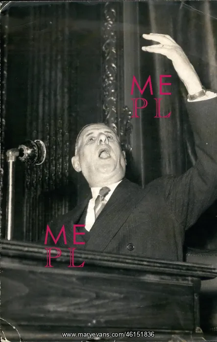 : Charles de Gaulle giving speech at press conference, Paris : Charles de Gaulle giving speech at press conference, Paris