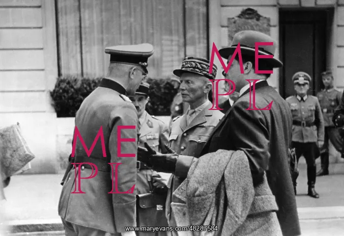 : Charles Huntziger in conversation with a German officer : Charles Huntziger in conversation with a German officer