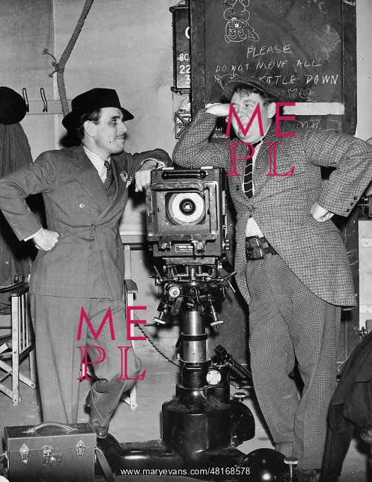 : Charles Laughton in the studio, 1938 : Charles Laughton in the studio, 1938