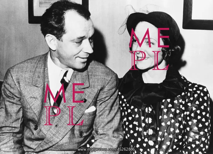 : Charles MacArthur, playwright, and his wife actress : Charles MacArthur, playwright, and his wife actress