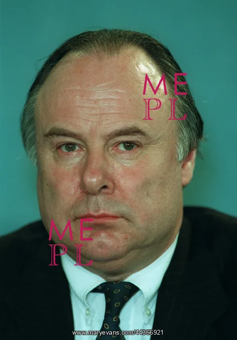  : Charles Wardle MP