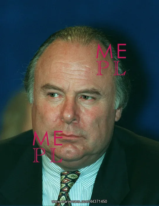  : Charles Wardle MP