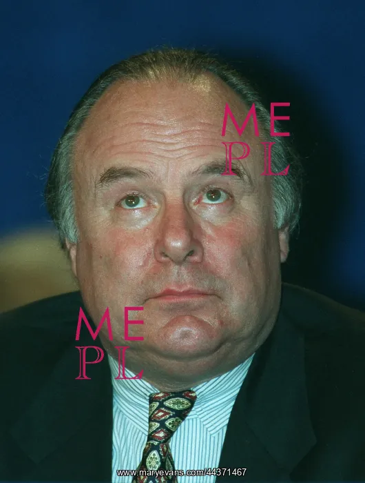  : Charles Wardle MP