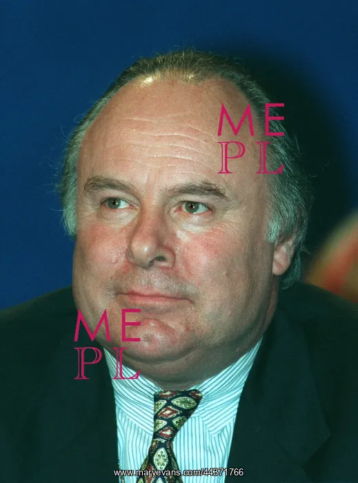  : Charles Wardle MP