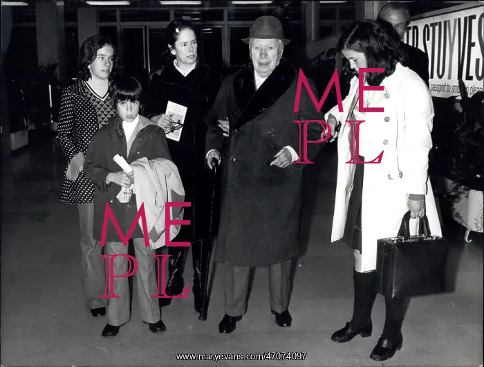 : Charlie and Oona Chaplin with three children, Nice : Charlie and Oona Chaplin with three children, Nice