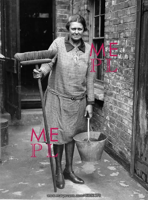 : Charwoman. Photograph. Around 1935 : Charwoman. Photograph. Around 1935
