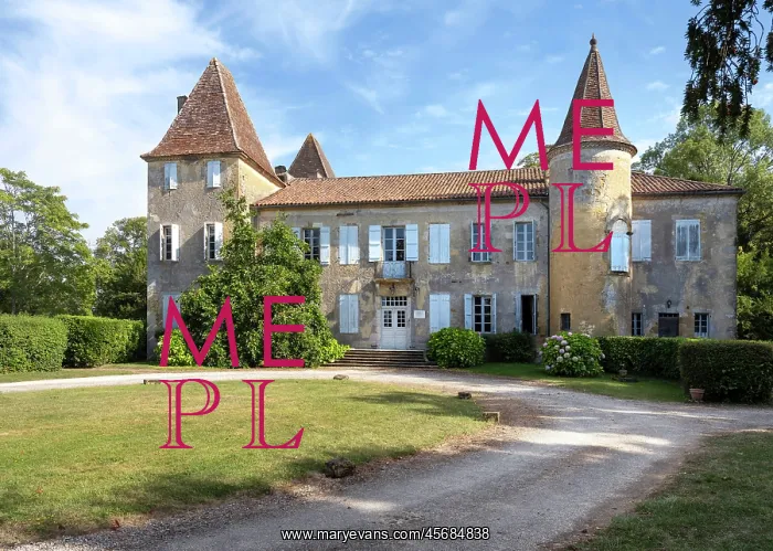: Chateau de Castelmore, Lupiac, Gers, Occitania, France : Chateau de Castelmore, Lupiac, Gers, Occitania, France