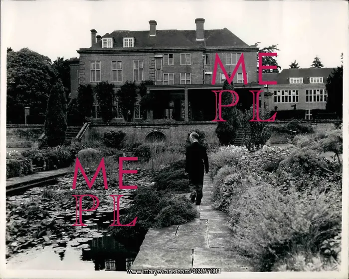 : Cheam School, sunken garden : Cheam School, sunken garden