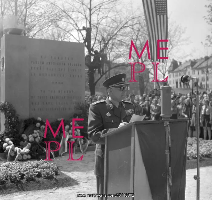 : Cheb - celebration to US liberators - memorial unveiling : Cheb - celebration to US liberators - memorial unveiling