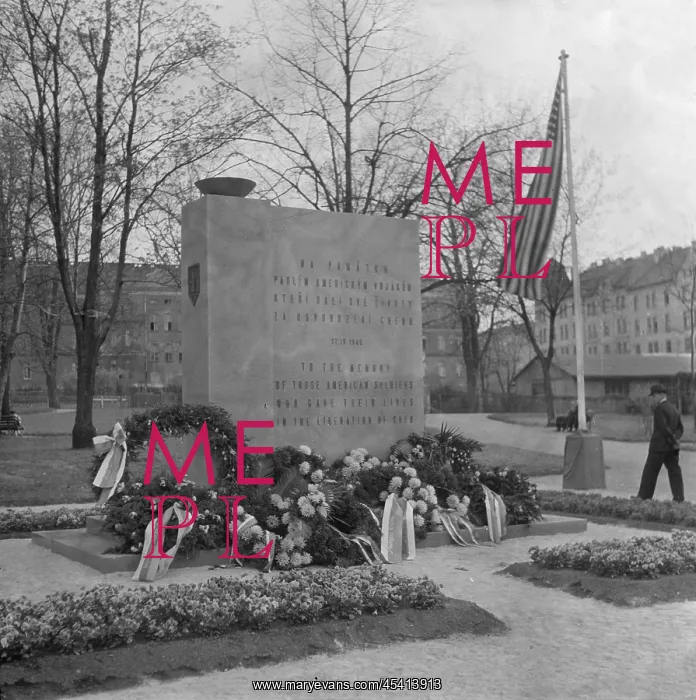 : Cheb - celebration to US liberators - memorial unveiling : Cheb - celebration to US liberators - memorial unveiling