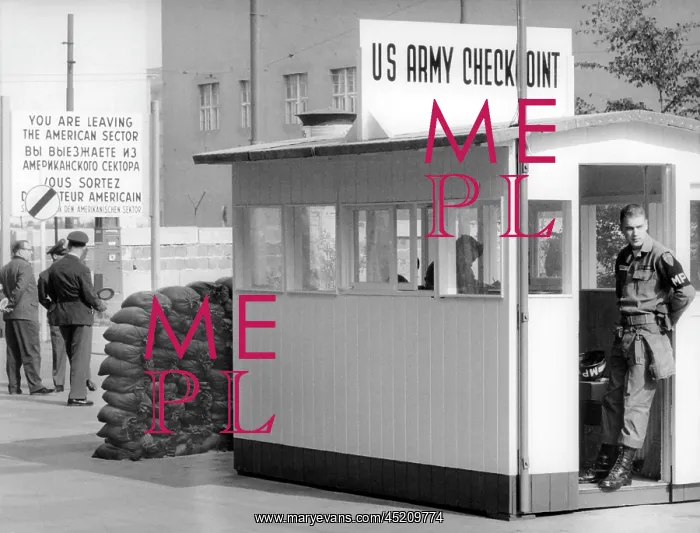: Checkpoint Charlie in Berlin 1961 : Checkpoint Charlie in Berlin 1961