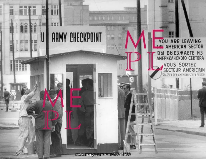 : Checkpoint Charlie in Berlin 1961 : Checkpoint Charlie in Berlin 1961