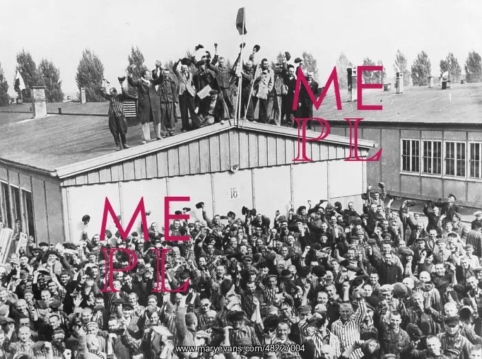 : Cheering concentration camp prisoners after the liberation : Cheering concentration camp prisoners after the liberation