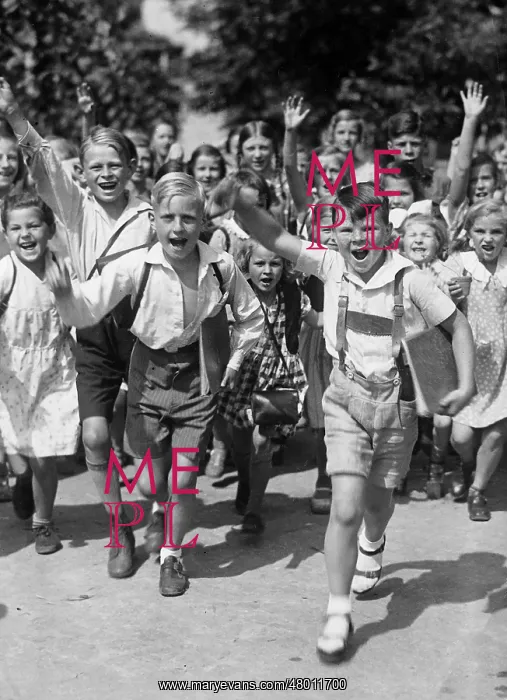 : Cheering kids at the beginning of holiday : Cheering kids at the beginning of holiday