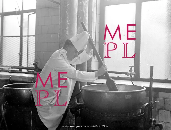 : CHEF STRIRRING IT : CHEF STRIRRING IT
