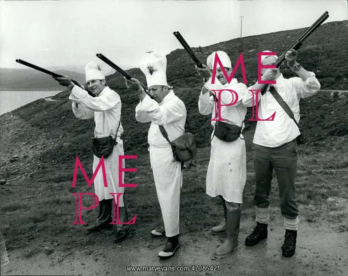 : Four chefs shooting their own grouse, Scotland : Four chefs shooting their own grouse, Scotland