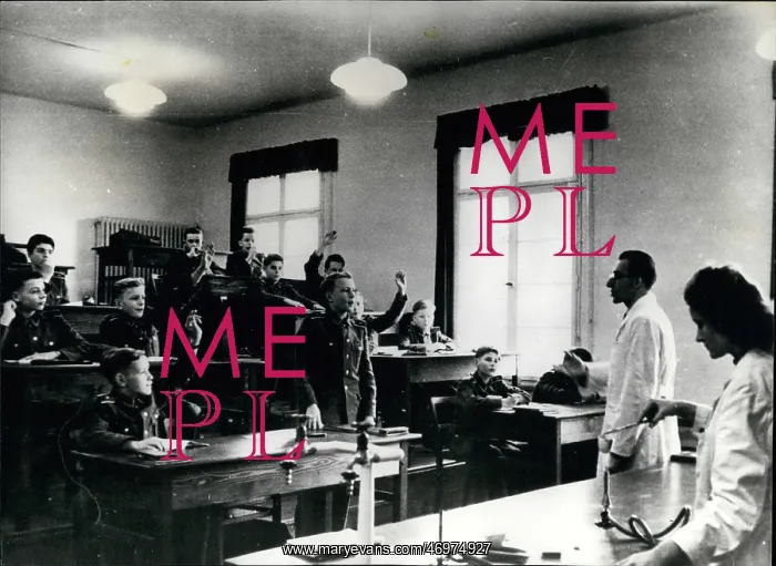 : Chemistry class in an East German school : Chemistry class in an East German school