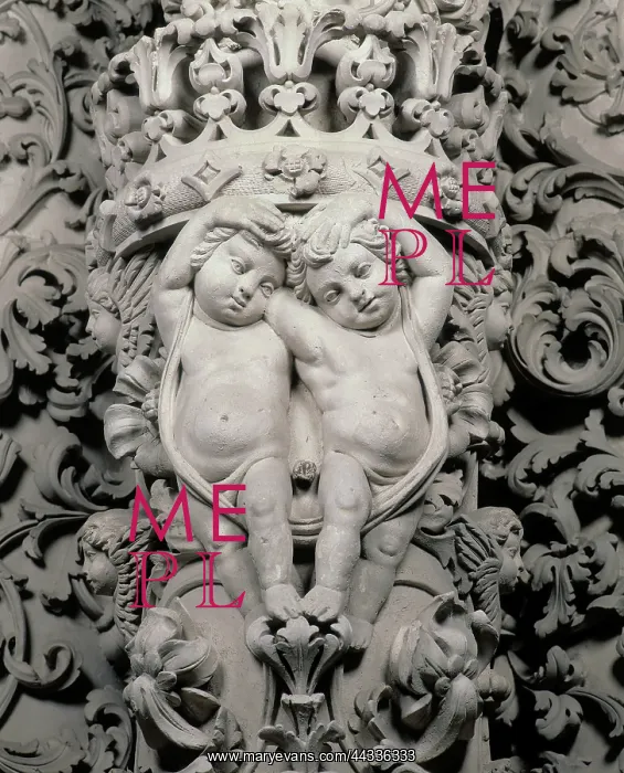 : Two cherubs embracing. Close-up of : Two cherubs embracing. Close-up of